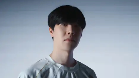 iQOO 15成为KPL官方比赛指定用机：旗舰处理器加持实现120帧稳定，全链路电竞级优化重塑移动电竞标杆